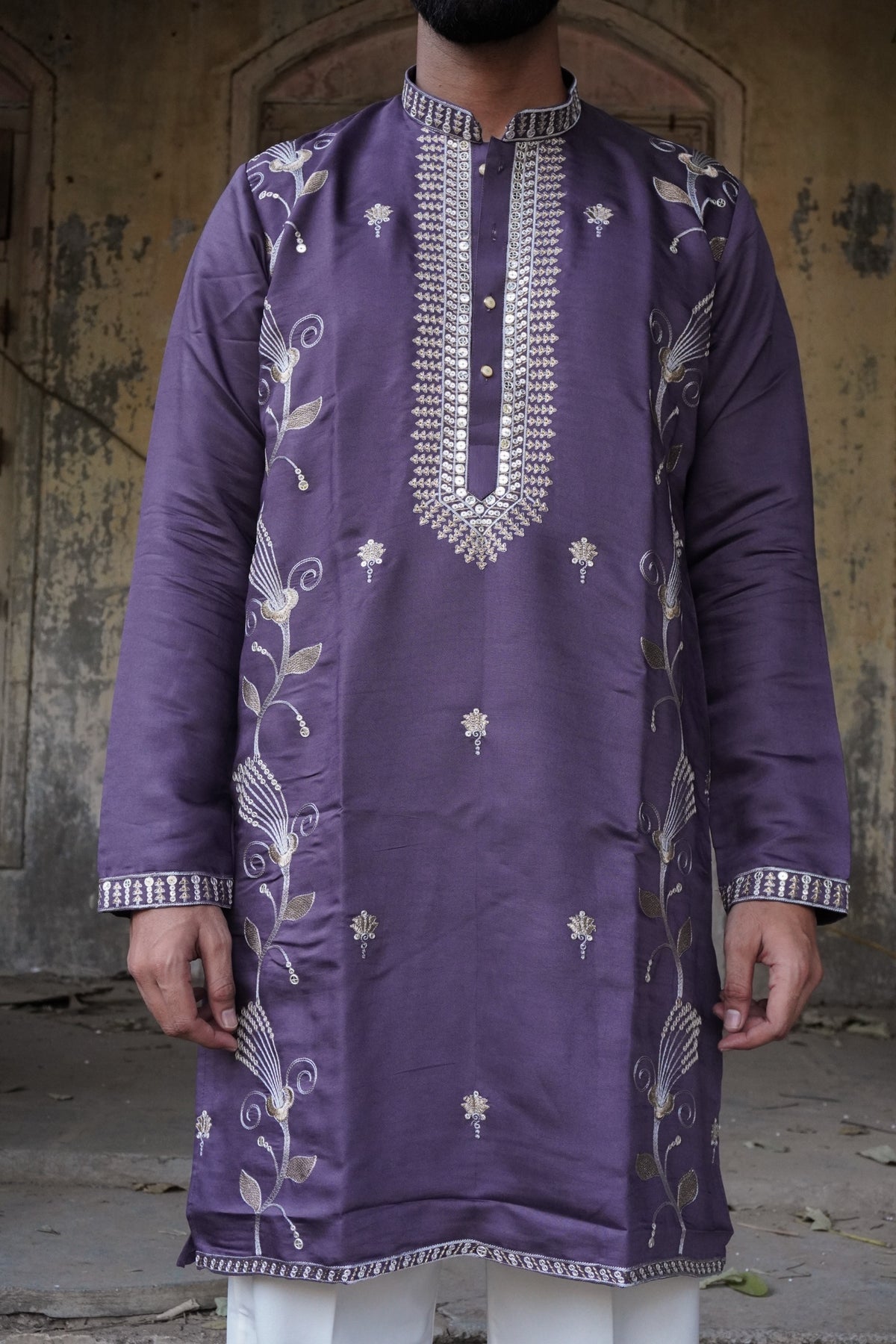 Riwaaz Jamuni Kurta front showing silver floral vine embroidery
